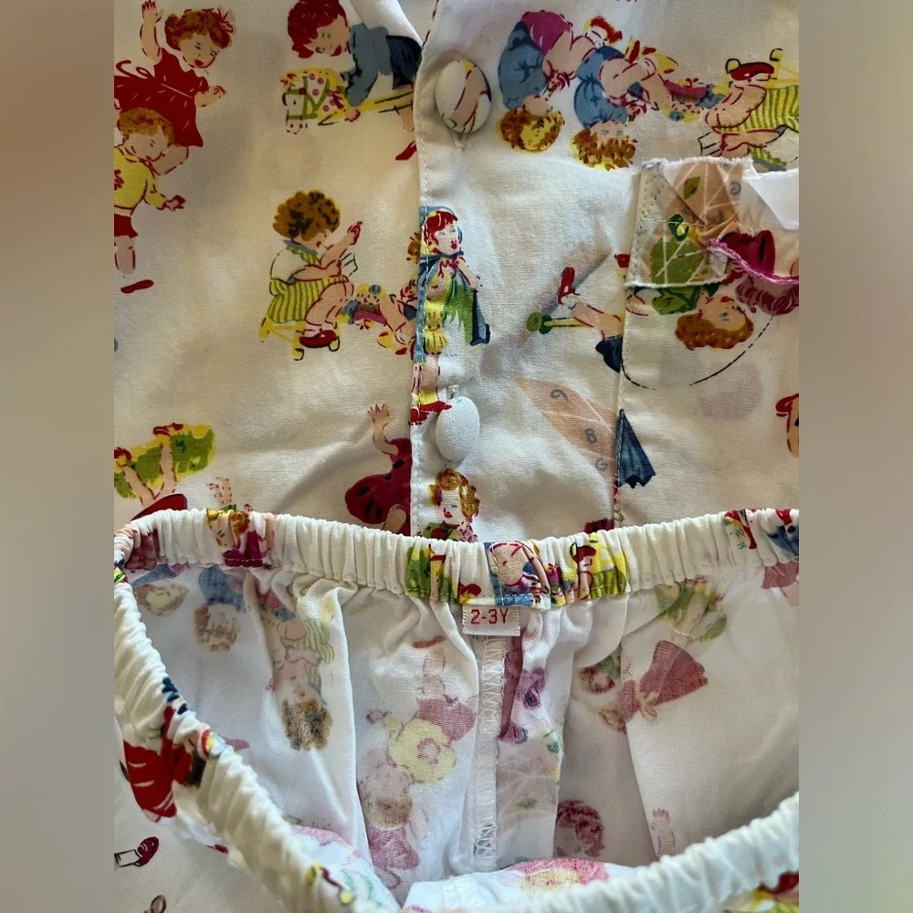 - Adorable girl's long sleeve/pants pajama set, vintage images.size 2-3Y